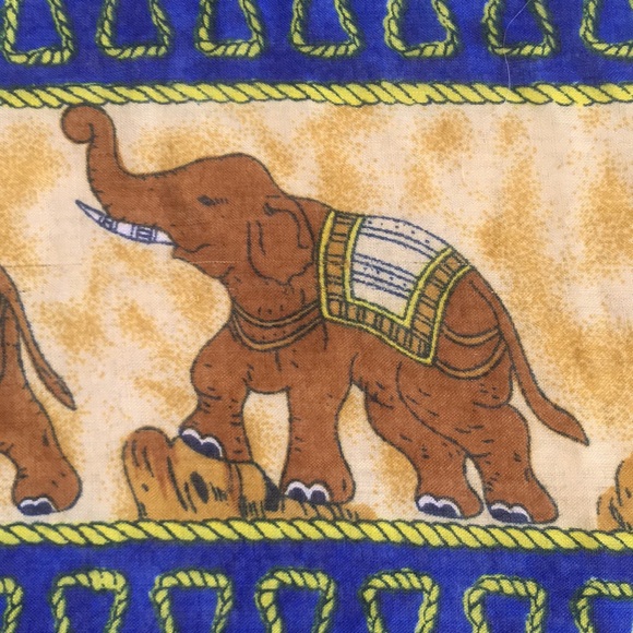 Stunning Elephant Print Sarong. - Picture 3 of 10